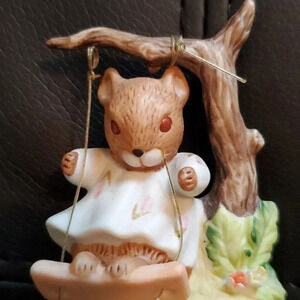 🌴3/$15🌴  Enesco vintage bunny on swing